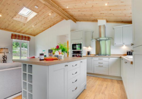 Llyn Dinas Lodge